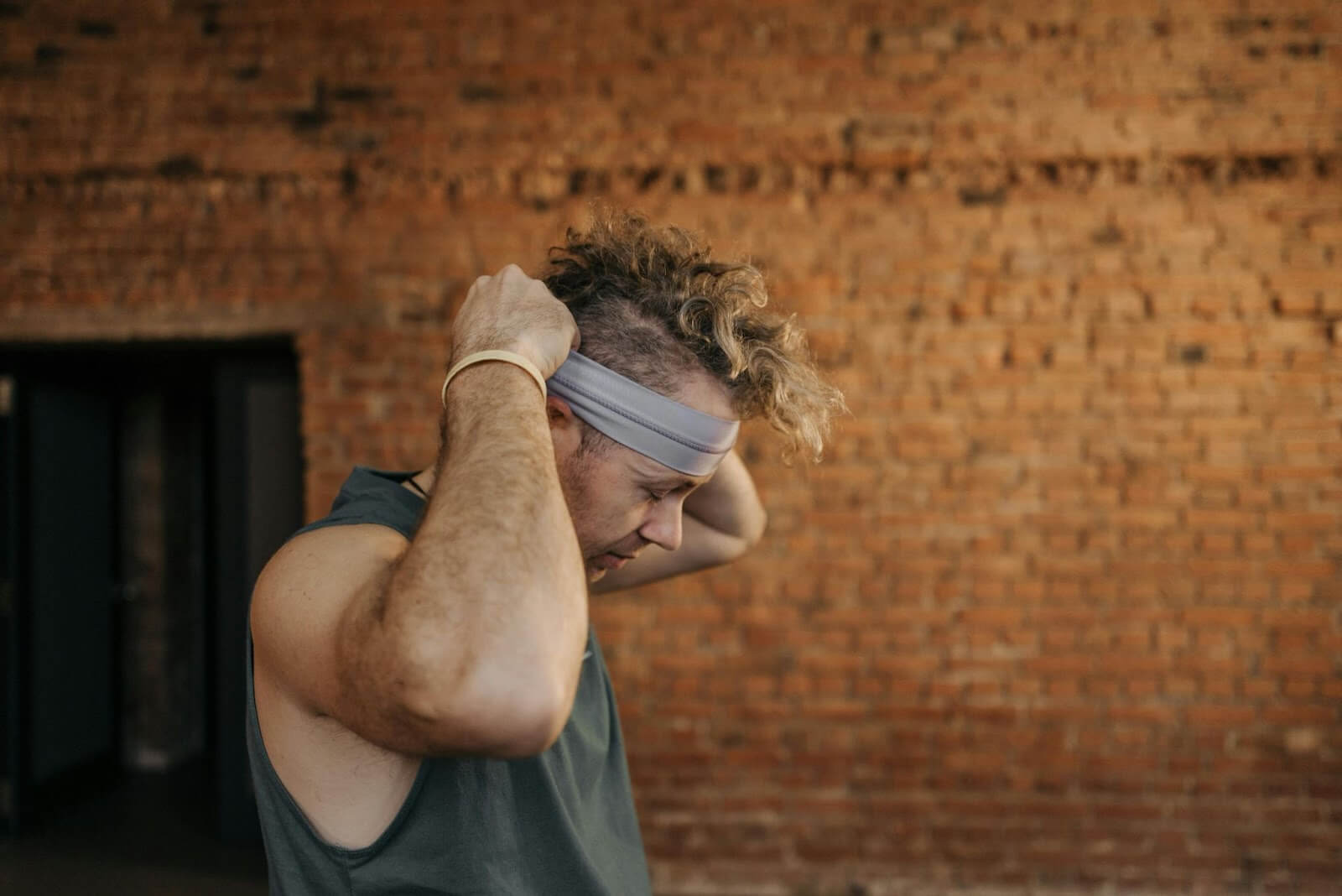Do Headbands Cause Receding Hairlines? | Health Headlines 360